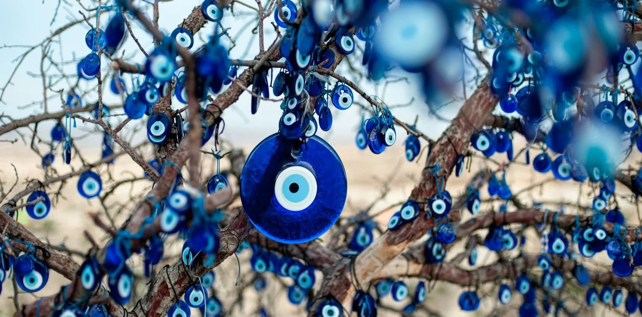 Mauvais Oeil (Evil Eye)